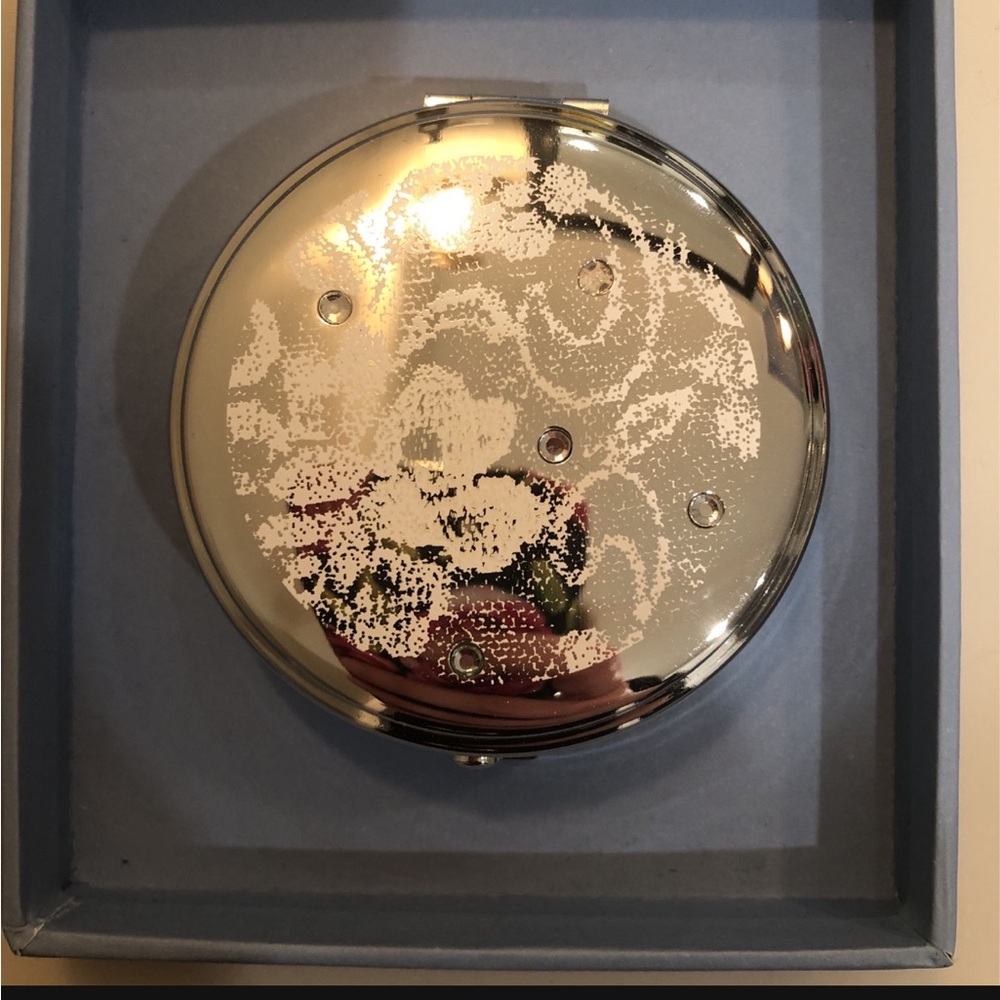 Compact Mirror